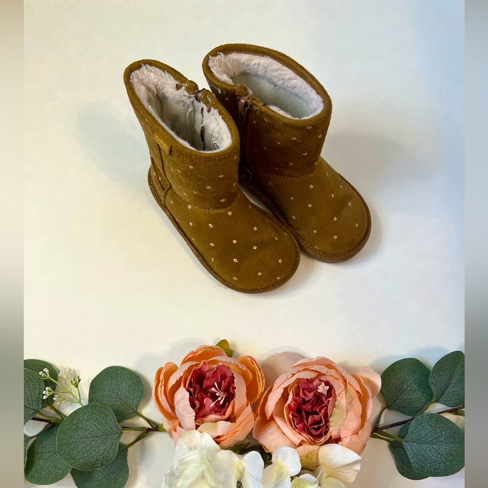 OshKosh brown suede boots